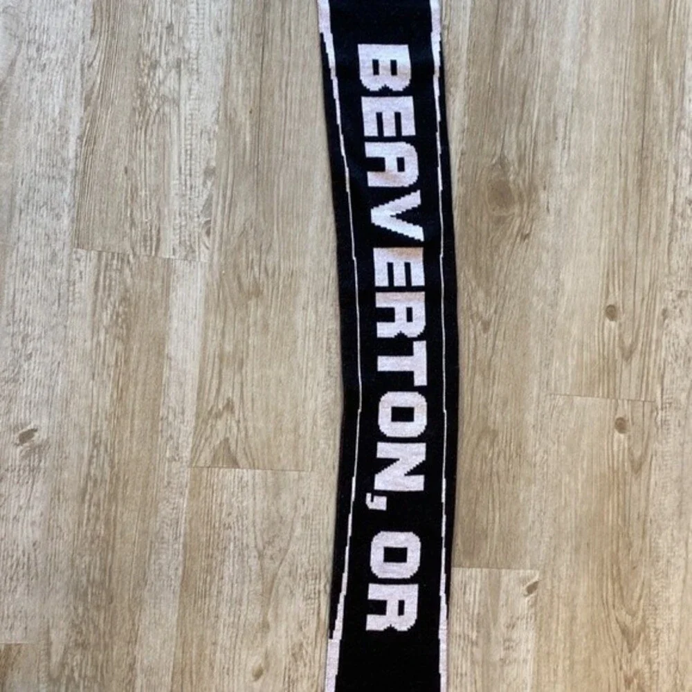 NWOT UNITED BEAVERTON OREGON UNISEX SOCCER SCARF - Picture 6 of 10